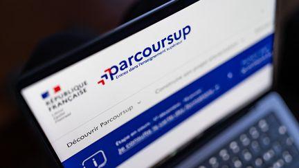 Inscription sur Parcoursup&nbsp;: les v&oelig;ux "de s&eacute;curit&eacute;"