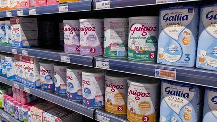 Laits infantiles contamin&eacute;s : huit familles et l'association Foodwatch portent plainte